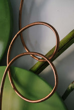 Carica l'immagine nel visualizzatore di Gallery, Giant grape bunch profile installation view large scale art