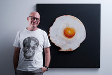 Carica l'immagine nel visualizzatore di Gallery, Maurizio Sergiusti artist Angry Bird fried egg sculpture contemporary sustainable art TuttiFrutti collection