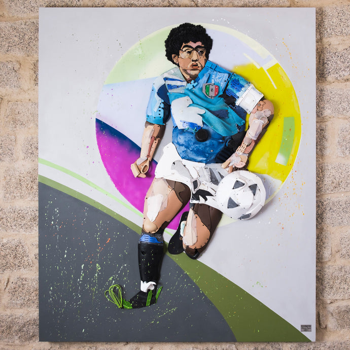 El Pibe de Oro complete sculpture - Diego Maradona recycled plastic art 185x153cm by Maurizio Sergiusti